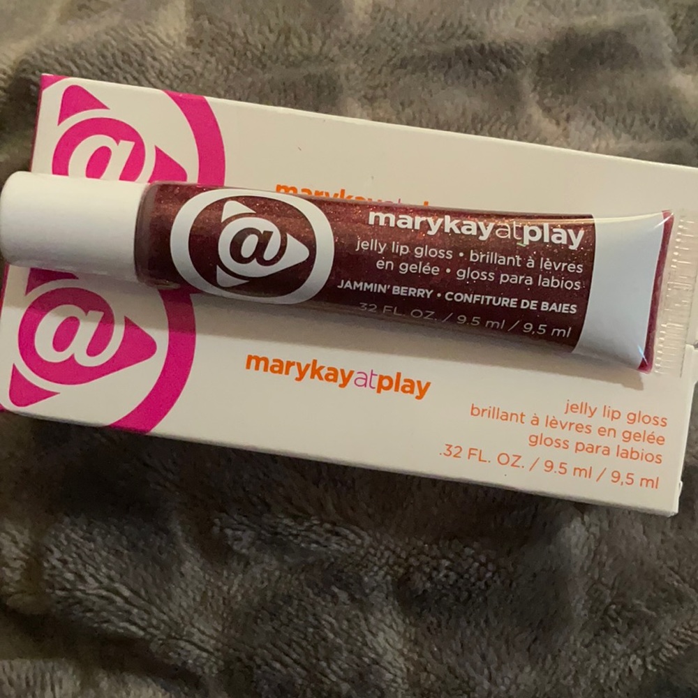 Mary Kay Jammin’ Berry @Play Jelly Lip Gloss